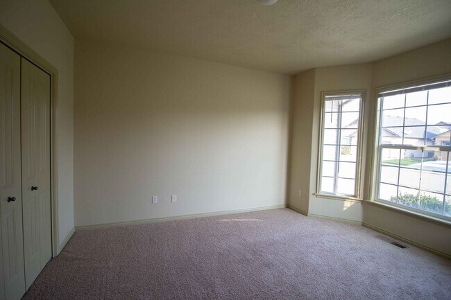 Building Photo - 3 Bedroom 2 Bathroom House in Nampa