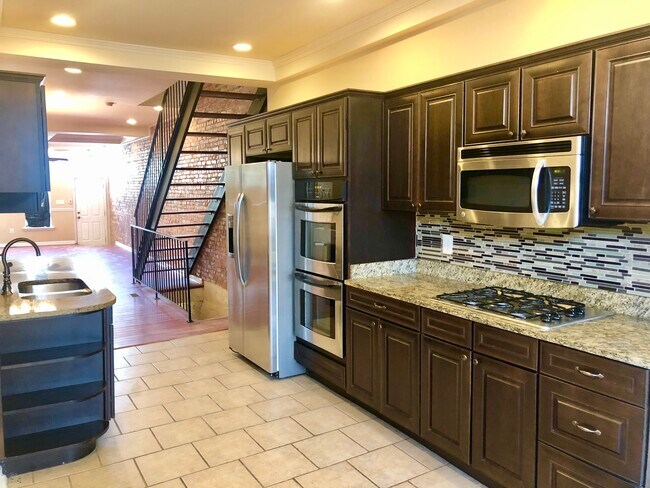 Building Photo - 2122 E Fayette St