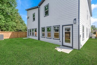 Building Photo - 3547 Dreyfus St