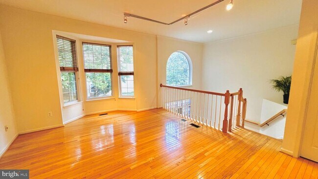 Foto del edificio - 4100 Flower Box Ct