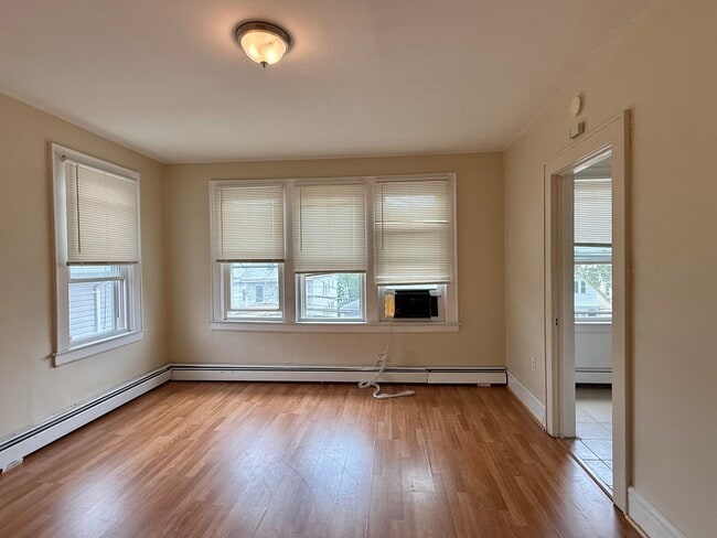 Building Photo - 167 Davis Ave
