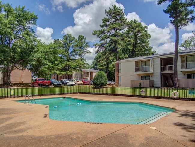 Foto del edificio - Woodlake Apartments