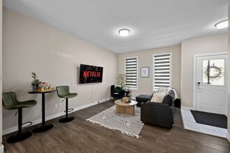 Building Photo - 10752-10792 92 St NW