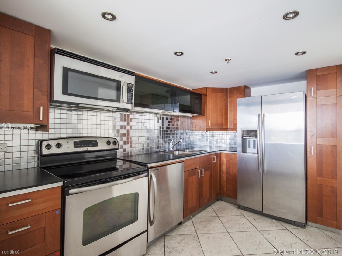 Foto principal - 20505 E Country Club Dr