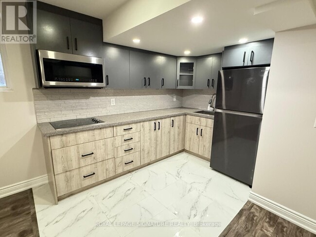 Building Photo - 249 Elbern Markell Dr