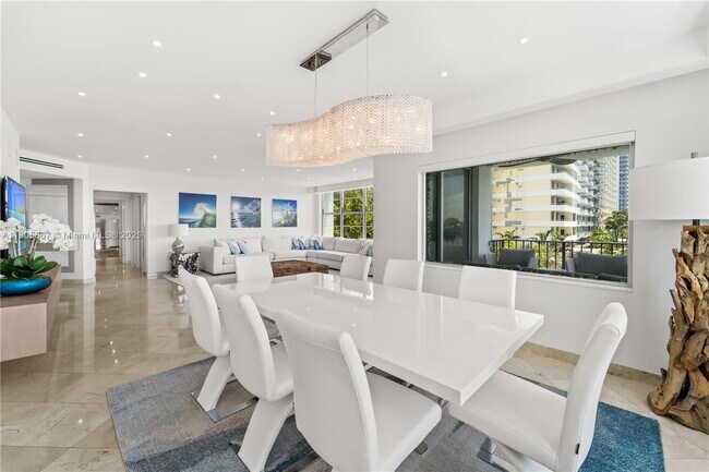 Foto del edificio - 5640 Collins Ave