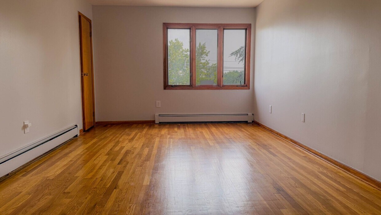 Foto principal - Charming 3BR , 2 BTHRM Duplex in Elizabeth
