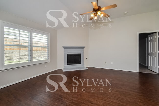 Foto del edificio - Lease today! No extra charge for contentment and relaxation!