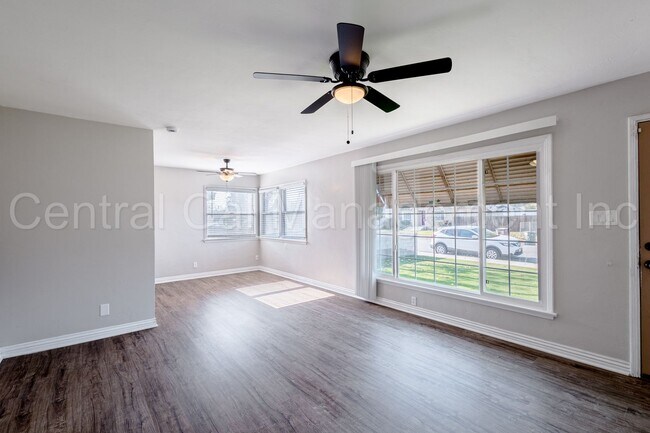 Foto del edificio - 3 Bedroom/1 Bath Home - $1850 per month!