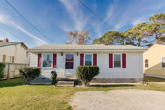 Building Photo - 1639 Live Oak St
