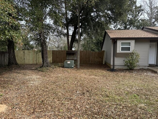 Building Photo - 11620 Chemstrand Rd