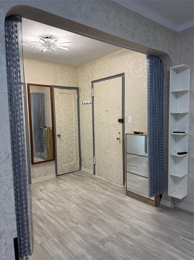 Foto del edificio - 99-41 64th Ave