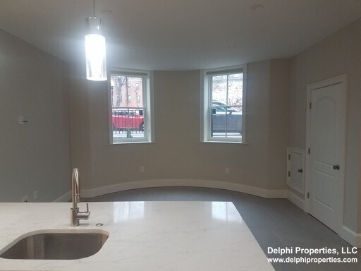 Foto del edificio - 554 Massachusetts Ave