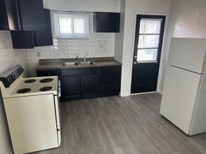 Building Photo - 63 Crescent Dr