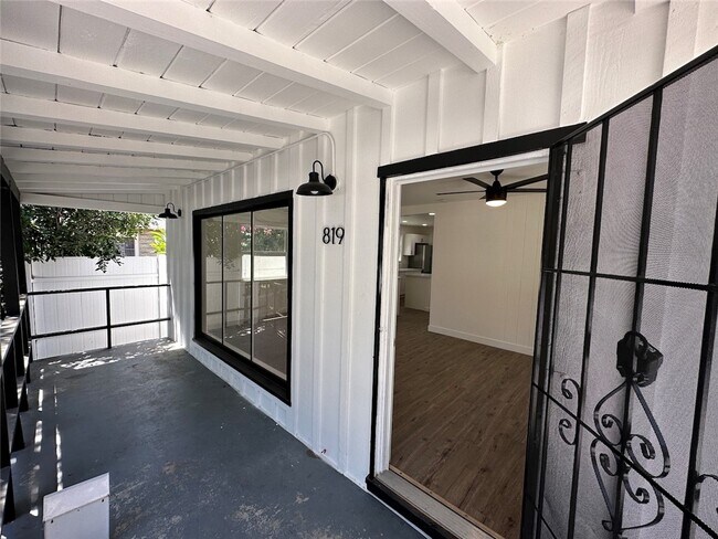 Building Photo - 819 N San Gabriel Ave