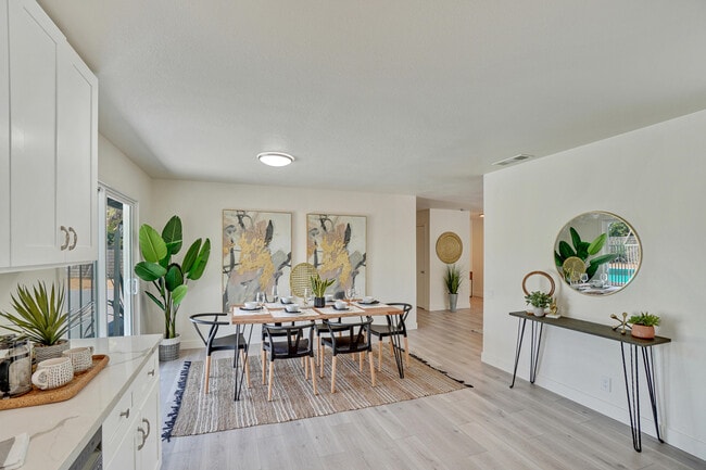 Building Photo - 74398 Myrsine Ave