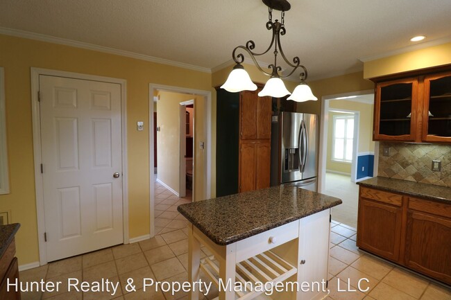 Building Photo - 3 br, 2.5 bath House - 1520 Chimney Rock D...