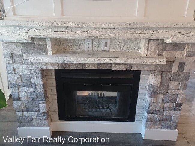 Building Photo - 4 br, 2 bath House - 1899 Nand Dr