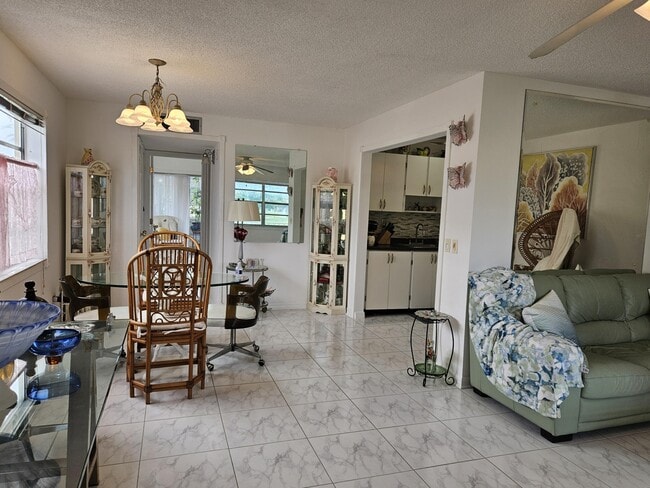 Building Photo - 224 Burgundy Ave