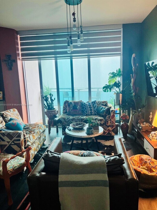Foto del edificio - 350 S Miami Ave