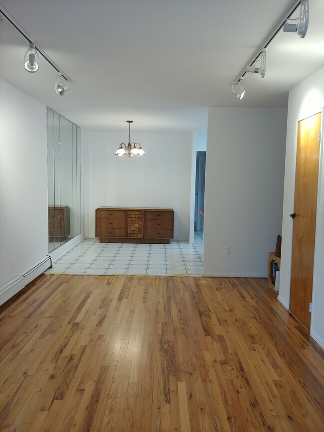 Dining Room - 3248 69th St
