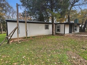 Building Photo - 106 Silveroaks St