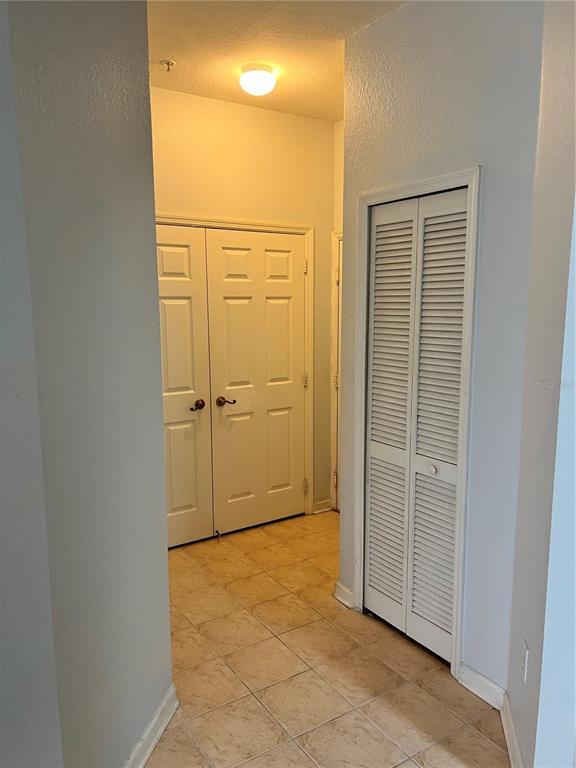 Building Photo - 2300 Silver Palm Dr