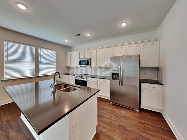 Foto del edificio - 50 Spruce Cir