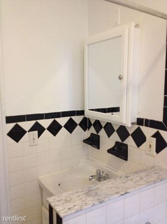 Foto principal - 748 Saint Marks Ave