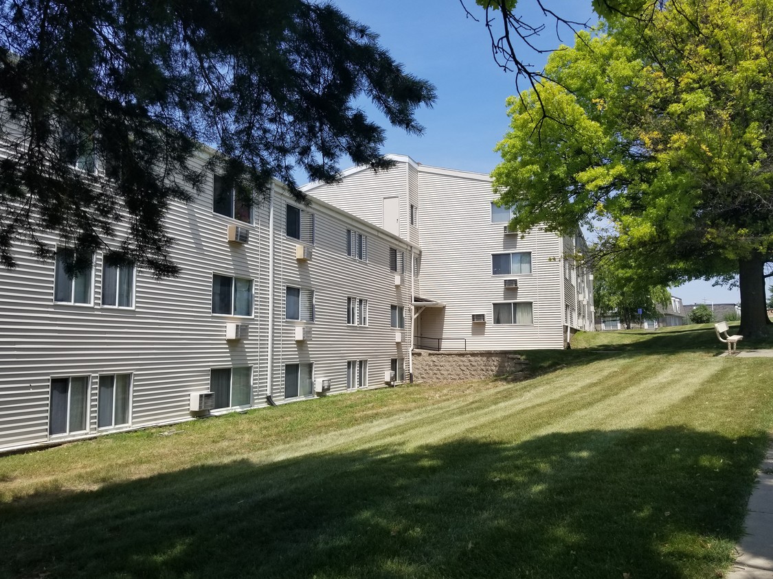 Primary Photo - River Hills Apartments #2