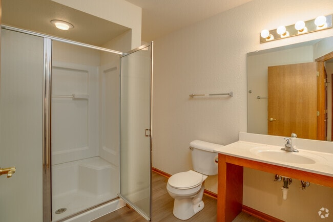Baño - Prairie Villa Senior Apartments