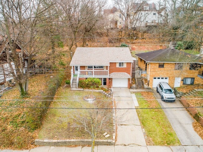 AVAILABLE APRIL 1ST! RENOVATED 3-bedroom! - AVAILABLE APRIL 1ST! RENOVATED 3-bedroom! House