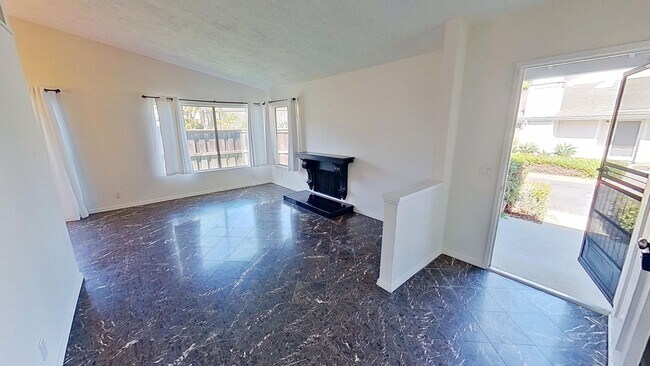 Foto del edificio - Spacious 3bed/2bath Goleta Condo
