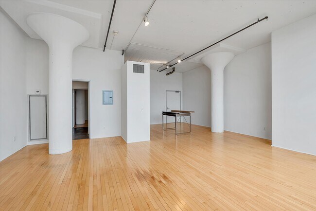 Building Photo - 420 S San Pedro St