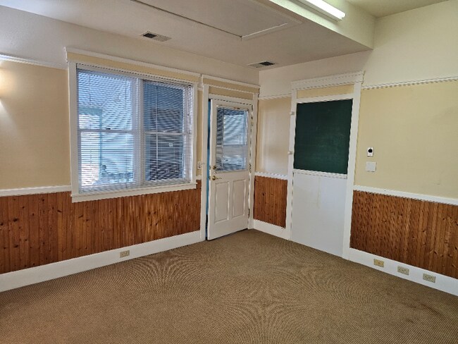 Building Photo - 866 3rd St
