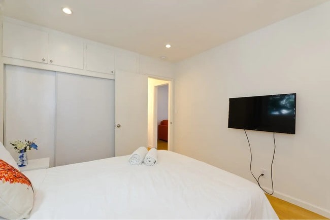 Building Photo - 1811 Ivar Ave