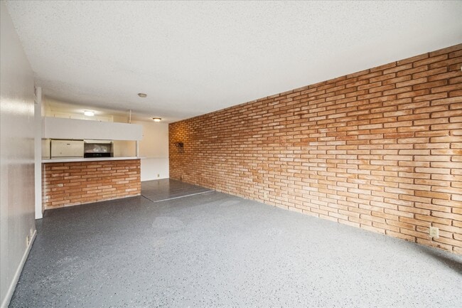 Foto del edificio - 3258 W Main St