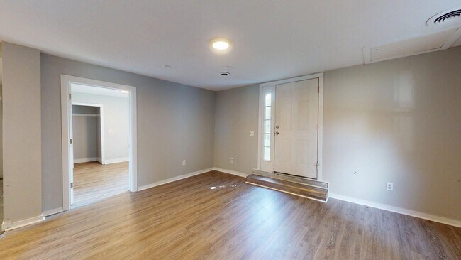 Foto del edificio - 7023 Clark Ave