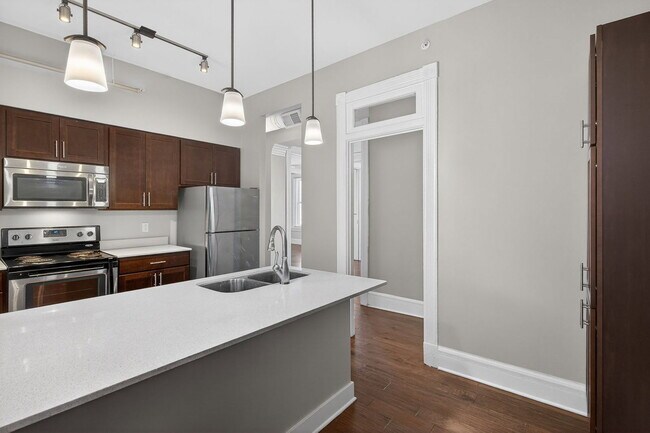 Foto del edificio - 975 E McMillan St