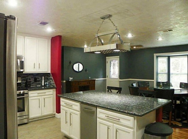 Foto del edificio - 3713 Piney Point Rd