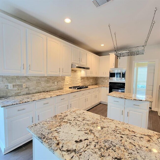 Building Photo - 9506 Champions Cove Dr