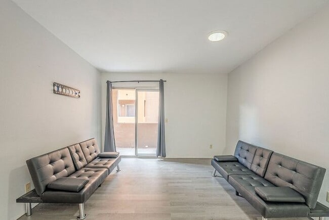 Building Photo - Bright 3-Bedroom Condo with Community Perks in Central Tucson