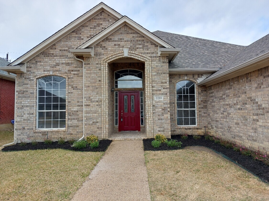 Primary Photo - 2211 Stennett Dr