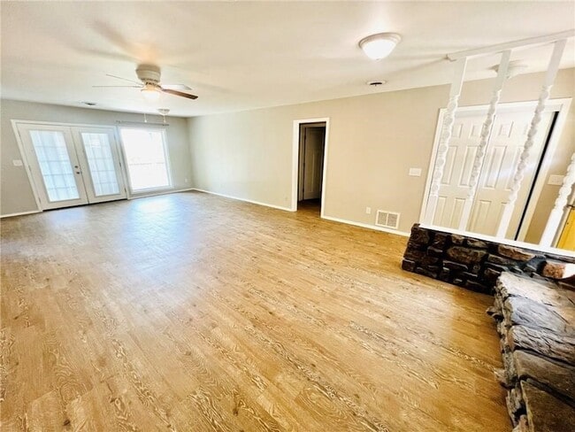 Building Photo - 14798 Dutchmans Dr