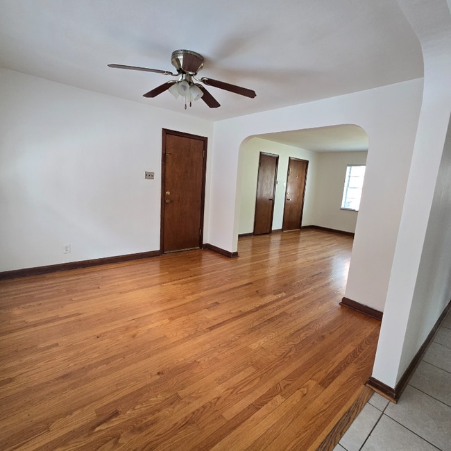 Building Photo - 5301 Jamieson Ave