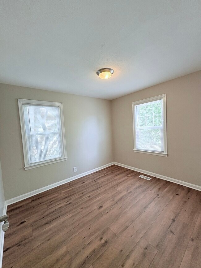 Foto del edificio - Remodeled 3BR 1BA Home w/ New Appliances • Large Fenced Backyard in Columbus