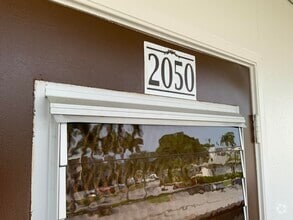 Building Photo - 2050 Hythe A