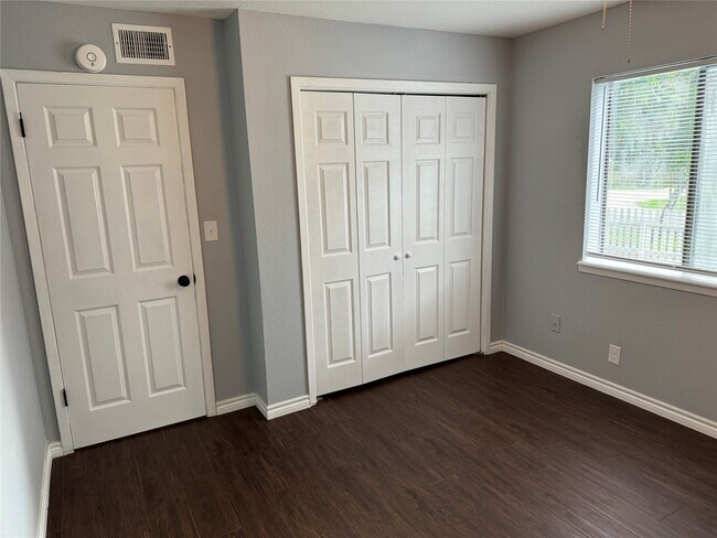 Foto del edificio - 1221 Houston St