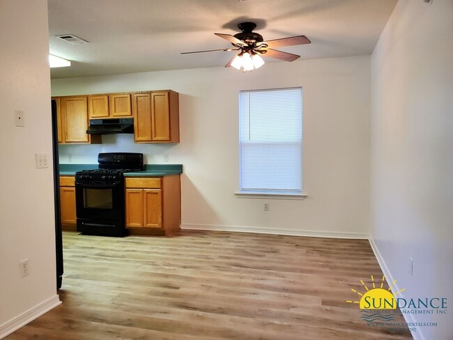 Building Photo - Great 4 Bedroom Home in Fort Walton!