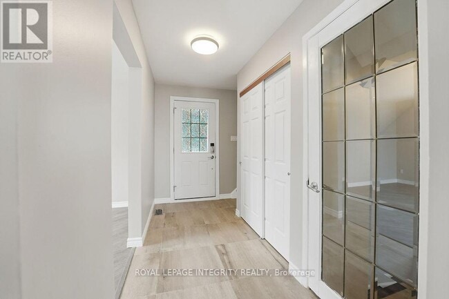 Building Photo - 2039 St. Laurent Blvd